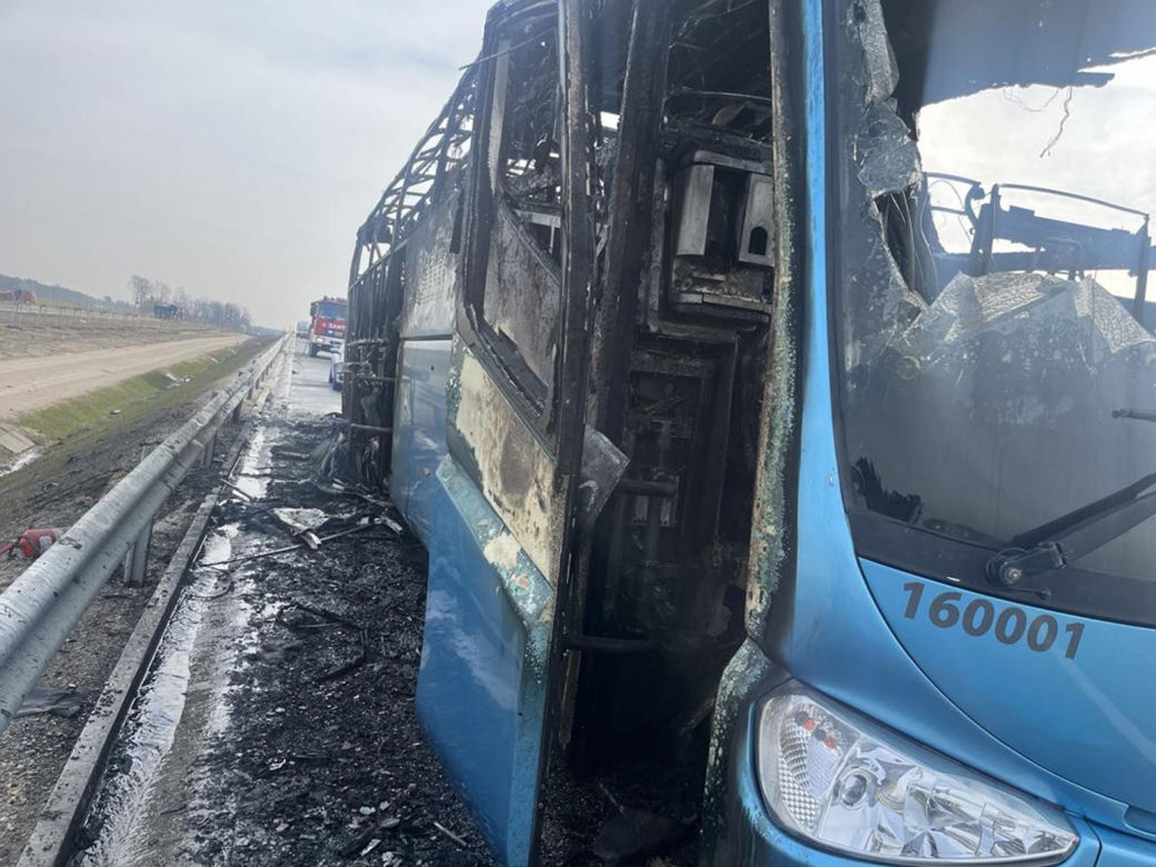 Pożar autokaru z dziećmi na A2