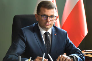 Łukasz Kmita trafił na kwarantannę. Wojewoda miał kontakt z zakażonym koronawirusem