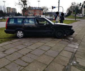 Wypadek na Placu Poznańskim. Jedna osoba trafiła do szpitala