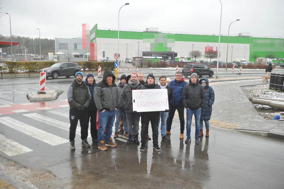 Żądają lewoskrętu w ul. Okularową. Mieszkańcy wściekli na zmiany wprowadzane przez drogowców 