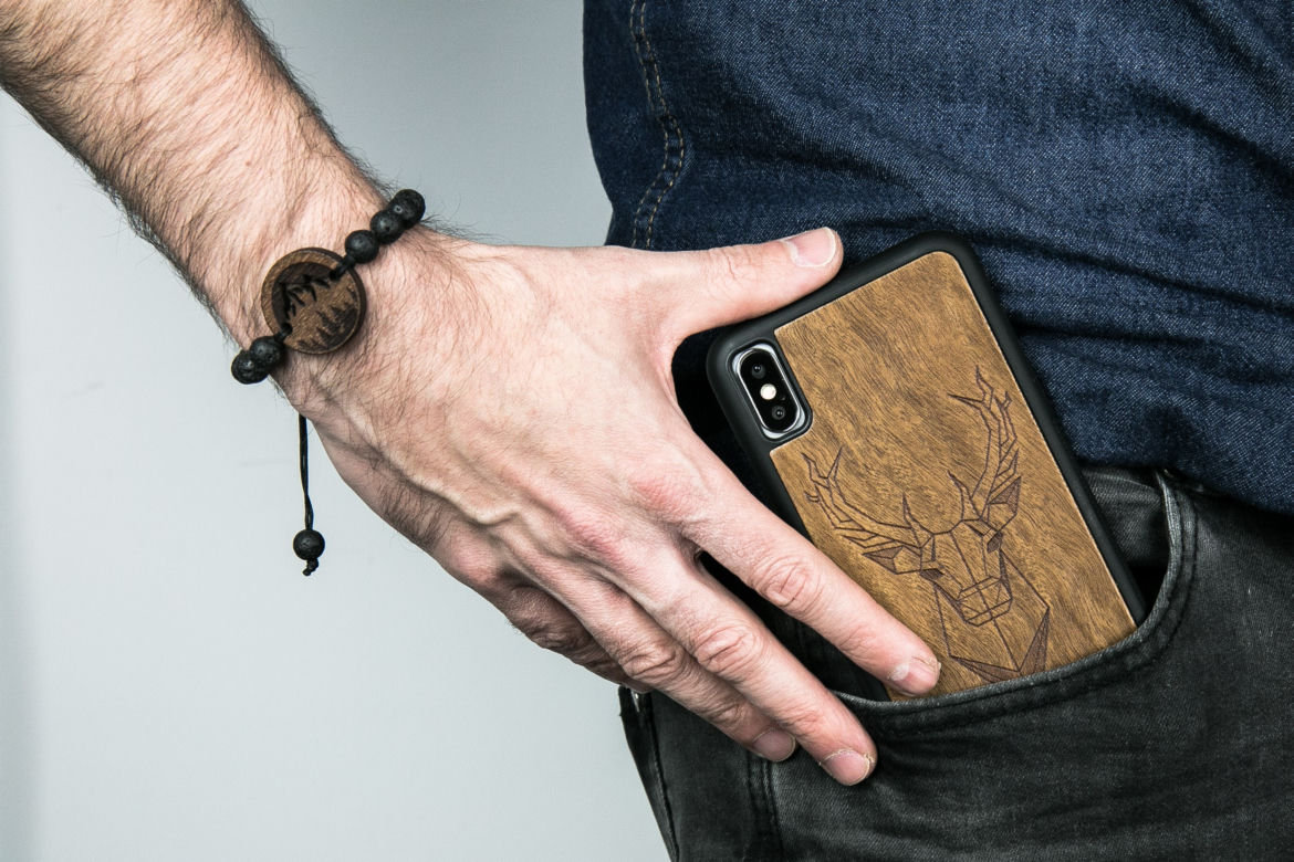 Drewniane etui na telefon