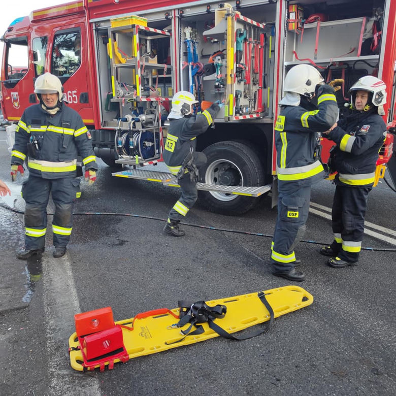 Groźny wypadek na DK 10 pod Bydgoszczą! Dwie osoby poszkodowane [ZDJĘCIA]