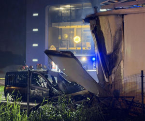 Groźny wypadek w Warszawie. Autem wjechał w stację paliw