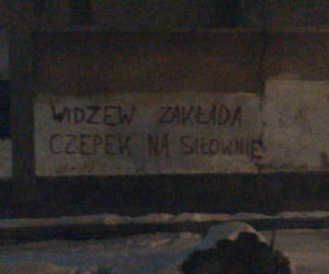 Derby Łodzi na murach