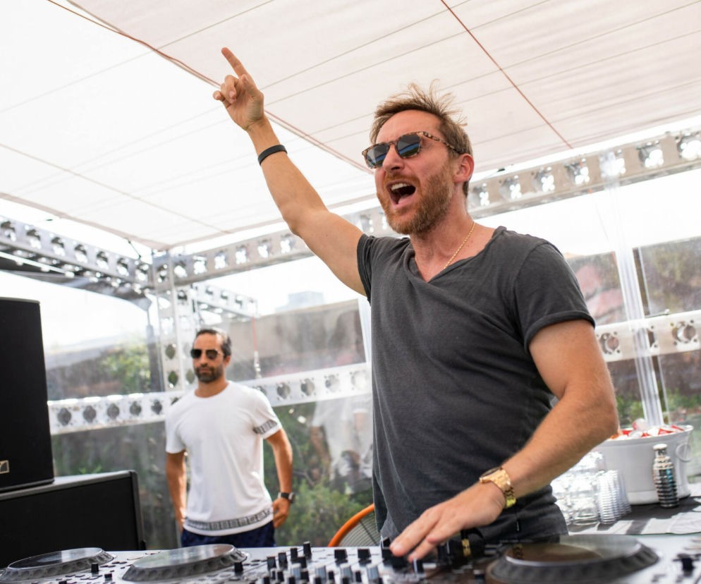 David Guetta w trudnych czasach tworzy radosną muzykę. Nowa piosenka hit lata 2022?