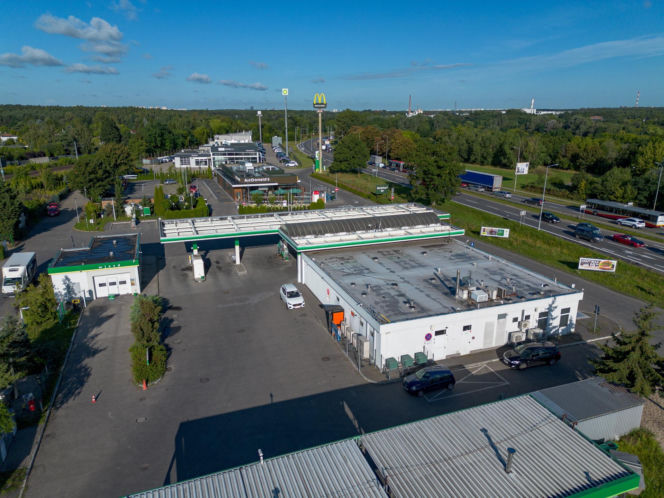 Podłożył ładunek w baku paliwa swojego auta