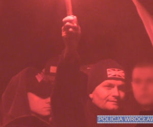 Wrocław: Tych osób szuka policja. Chodzi o marsz narodowców! [ZDJĘCIA]