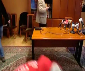 Prokurator STRZELIŁ SOBIE W GŁOWĘ na konferencji - ZDJĘCIA - MINUTA PO MINUCIE