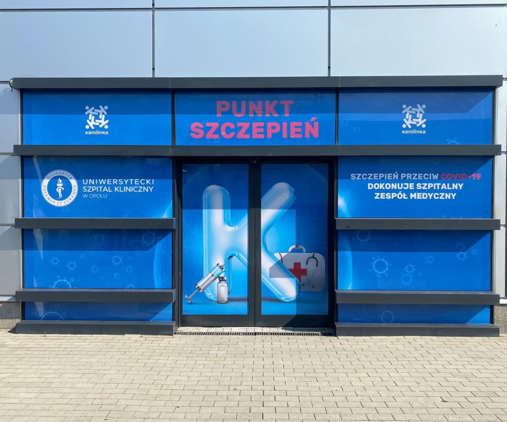 Opole: Trwają szczepienia przeciw COVID-19 w CH. Karolinka. Uniwersytecki Szpital Kliniczny zdradza, że trwają negocjacje ws. podobnego rozwiązania w CH. Turawa Park
