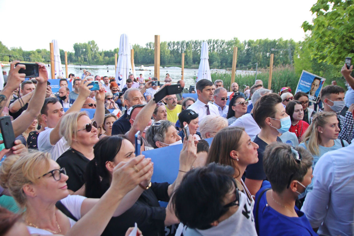 Sosnowiec: Zaskoczony Rafał Trzaskowski z "prywatną wizytą" w mieście. Przyszły tłumy