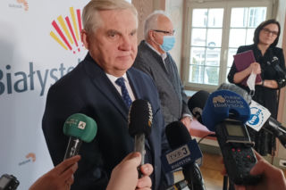Przeciwnicy szczepień grożą prezydentowi Białegostoku. Tadeusz Truskolaski reaguje na tzw. wyrok śmierci