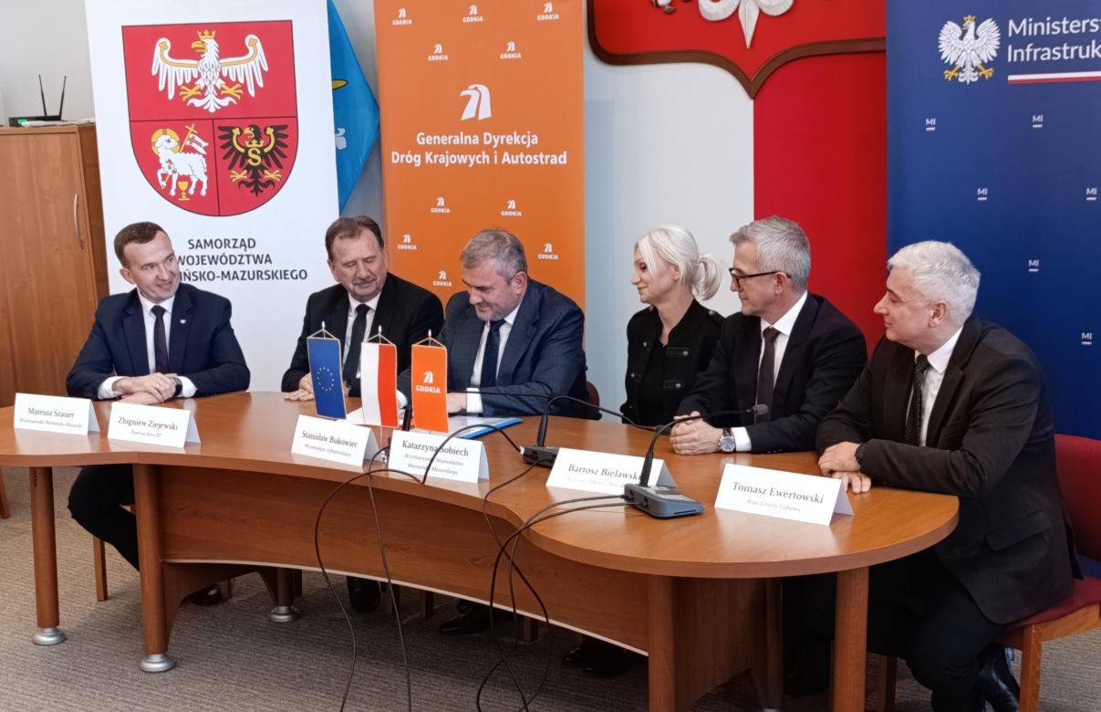 Podpisanie umów na przebudowy skrzyżowań na DK 15 w Sampławie i DK 16 w Lubajnach, Starych Jabłonkach i Zawadach Małych