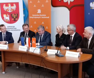 Podpisanie umów na przebudowy skrzyżowań na DK 15 w Sampławie i DK 16 w Lubajnach, Starych Jabłonkach i Zawadach Małych