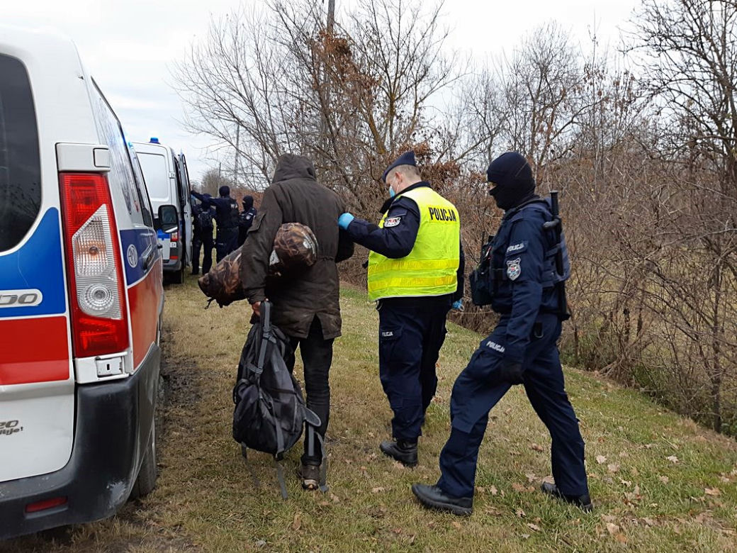 Bielsk Podlaski. Próba przemytu migrantów w karetce [ZDJĘCIA]