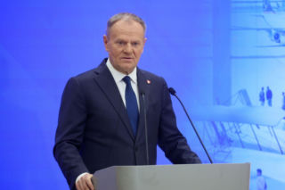 Dwa lata rządu Donalda Tuska. Eksperci: sukcesy są, ale błędy też widać 