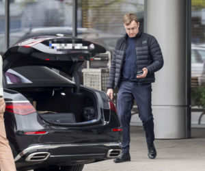 Ekstraklasa. Właściciel Widzewa Łódź przyłapany na lotnisku. Tajna misja ratunkowa