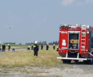 Uszkodzony samolot i awaryjne lądowanie! Ogromna akcja służb na lotnisku