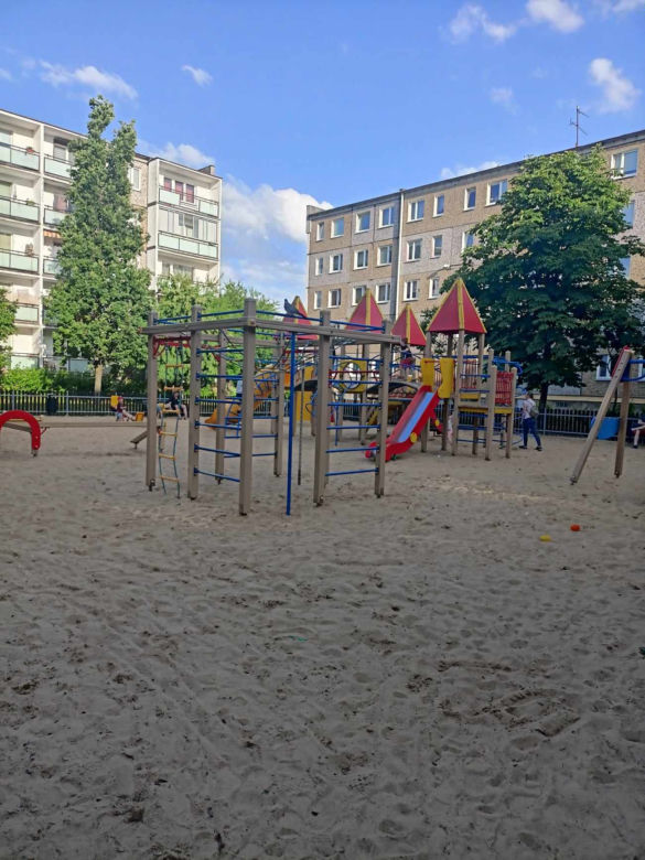 Plac zabaw na Piątkowie z ograniczonymi godzinami otwarcia