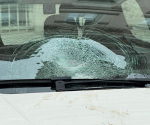 Przewiózł go na masce, to mu wybił szybę. Awantura w centrum Warszawy. Poniosły emocje. Obaj byliśmy winni