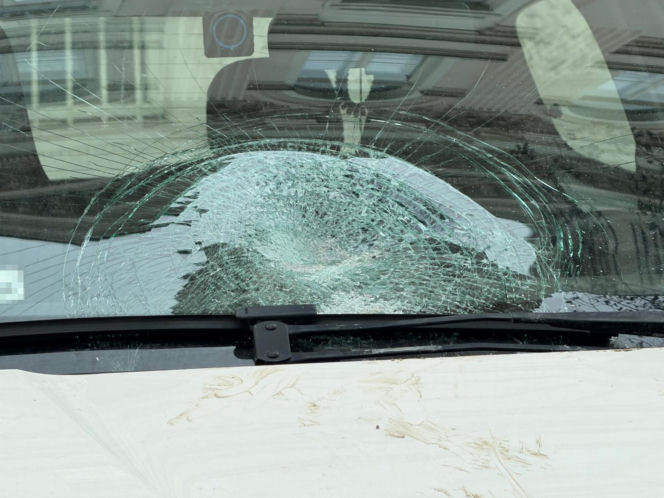 Przewiózł go na masce, to mu wybił szybę. Awantura w centrum Warszawy. "Poniosły emocje. Obaj byliśmy winni"