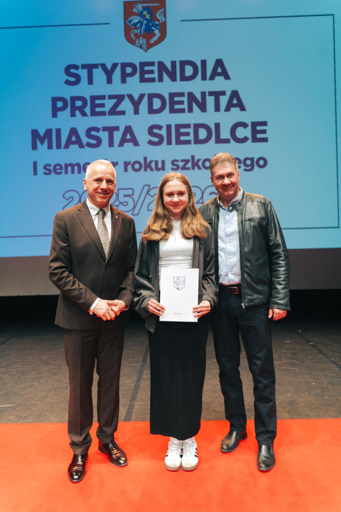 Najzdolniejsi uczniowie odebrali stypendia Prezydenta Miasta Siedlce
