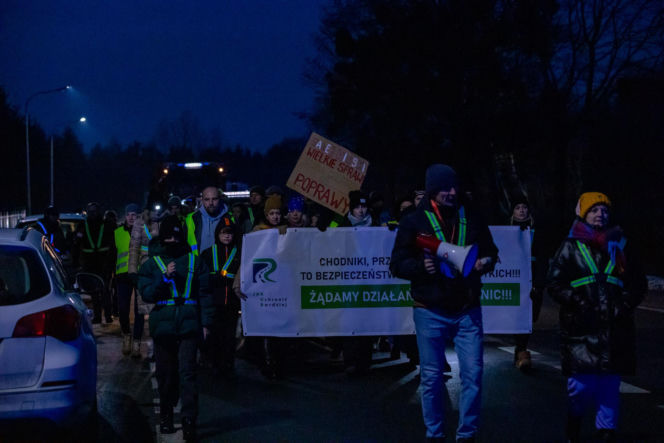 Kolejny protest na DK nr 80. Mieszkańcy Czarnowa wciąż pamiętają o wypadku, w którym zginął Kuba