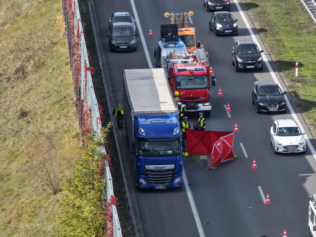 Śmiertelne potrącenie na A2. Nie żyje 71-letni kierowca ciężarówki