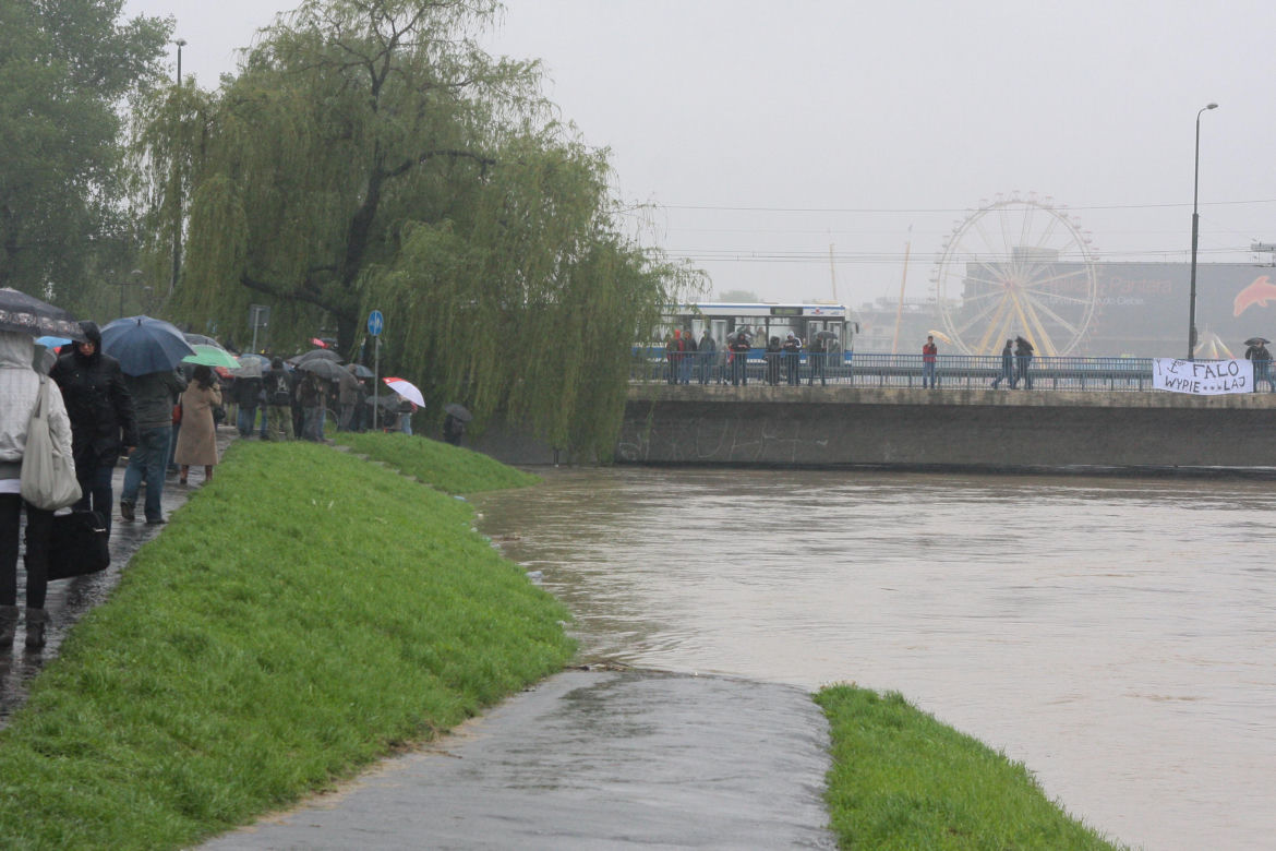 Tak Kraków walczył z ogromną powodzią w 2010