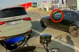 Nie zauważył policyjnego patrolu, bo zagapił się na telefon