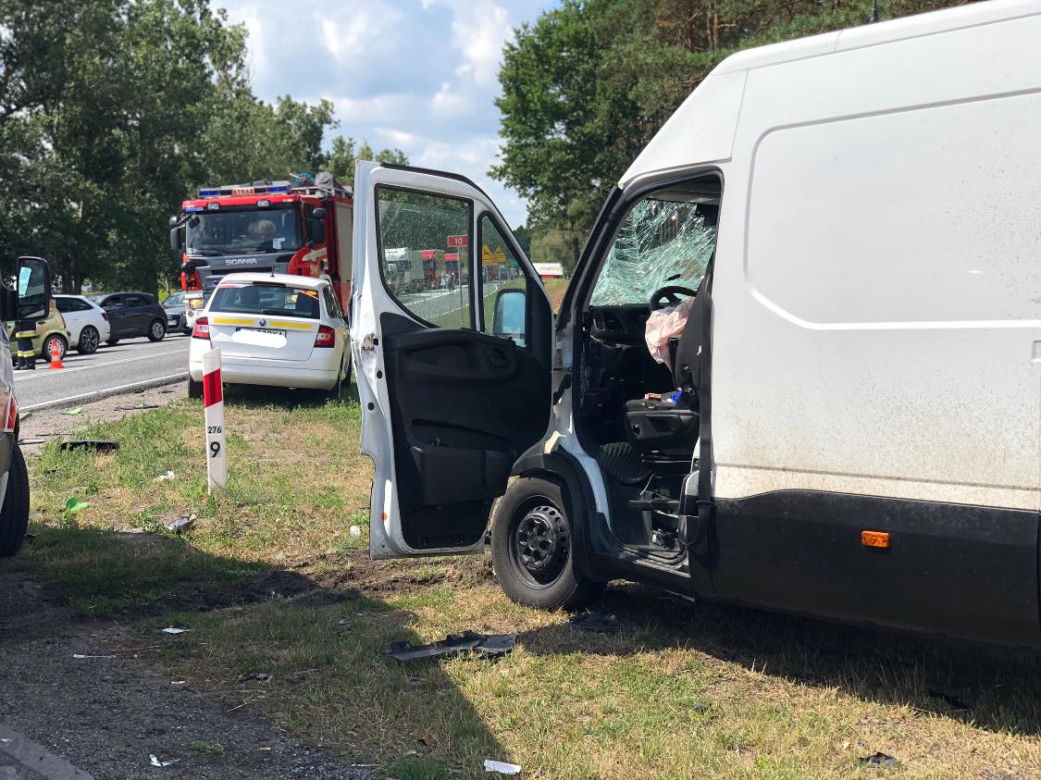 Zderzenie busa z samochodem ciężarowym na DK 10 w Makowiskach! [ZDJĘCIA]