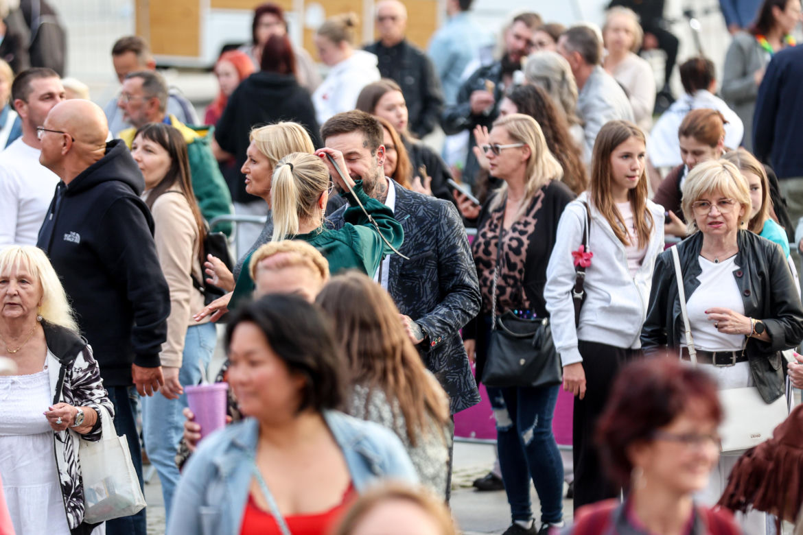 Potańcówka przed Teatrem Śląskim w Katowicach 