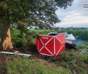 Tragiczny wypadek na prostym odcinku drogi! Nie żyje jedna osoba
