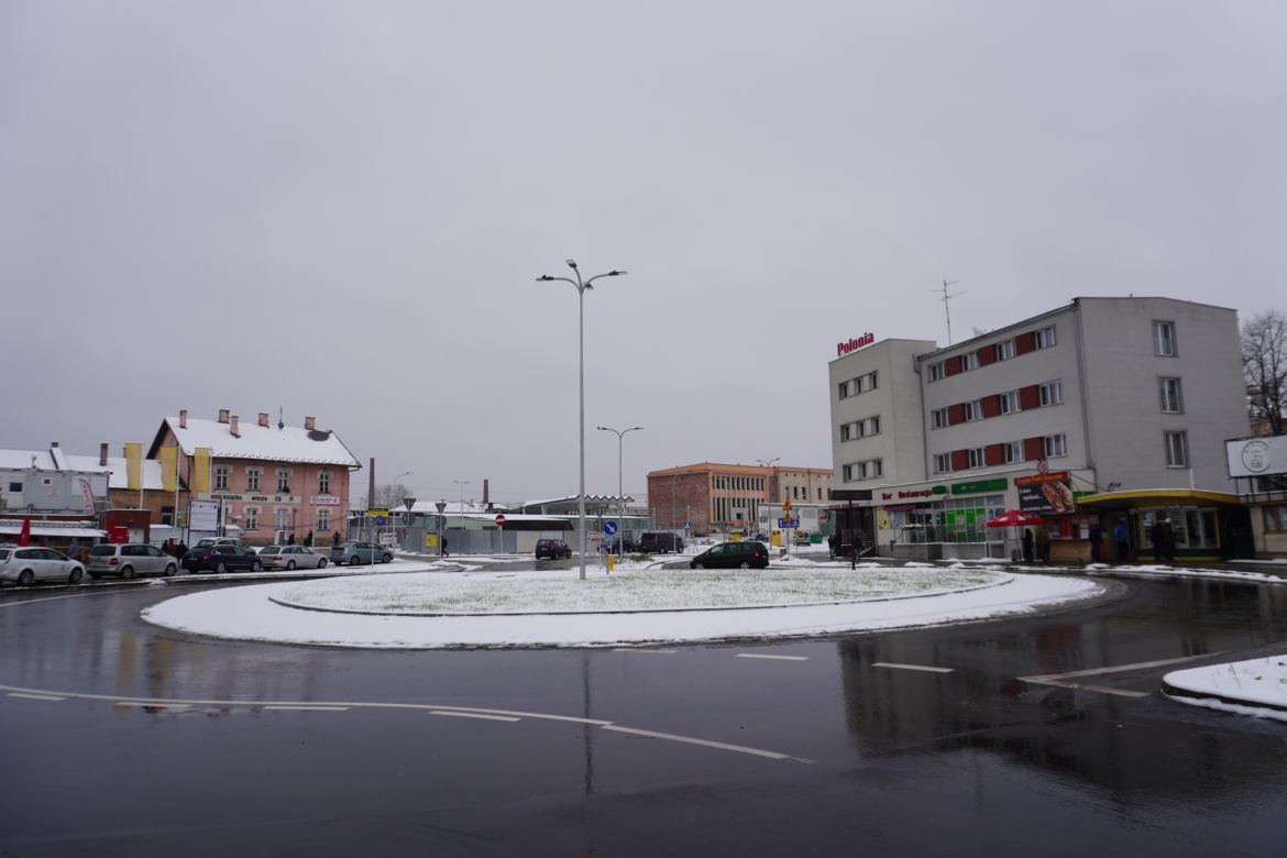 Nowy plac przed dworcem prawie gotowy. Kiedy zostanie otwarty?