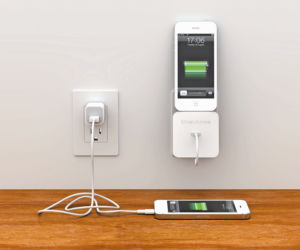 Adapter, ładowarka i stojak w jednym