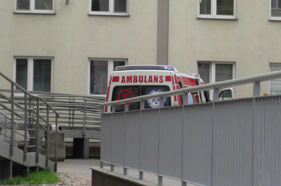 Kobieta runęła z wielkiej wysokości. Tragedia na Bemowie, nie było szans na ratunek