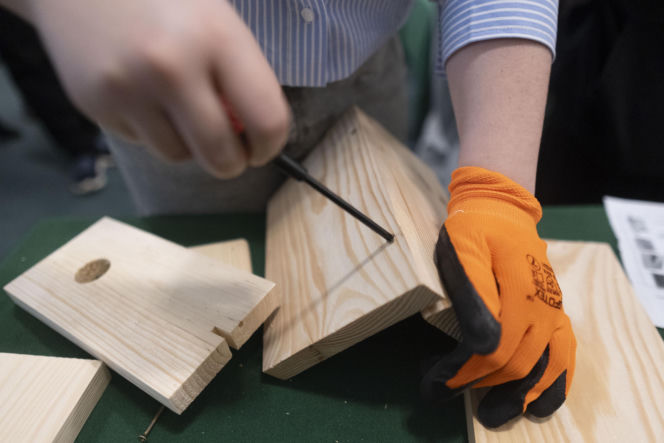 Włodzimierz Czarzasty robi budki dla ptaków Sejm/Piotr Tracz