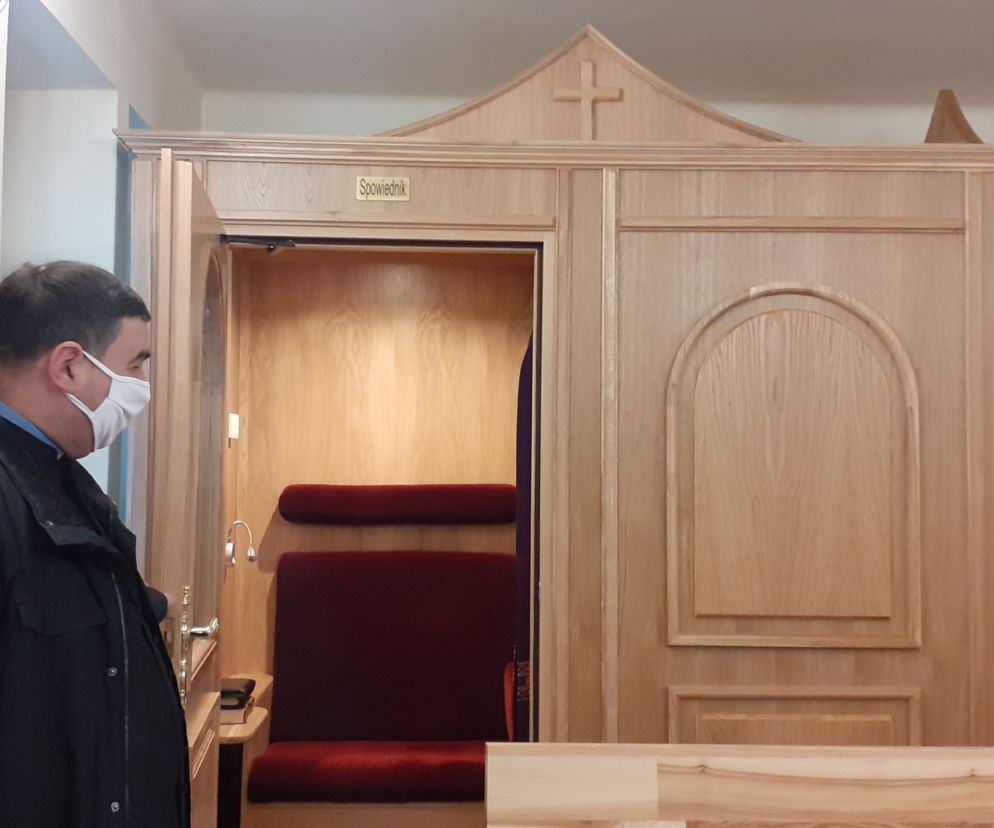 W kościele w Snopkowie jest nowy konfesjonał. Koronawirus nie ma z nim szans. [WIDEO]