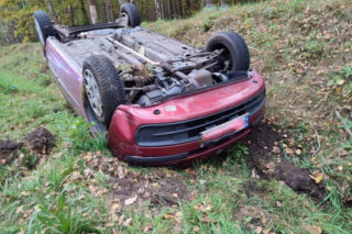 Nastolatka z Wyszkowa uwięziona w samochodzie! Z pułapki uwolnili ją przechodnie