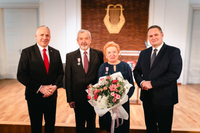 Złoty Gody par małżeńskich w Siedlcach - wręczenie pamiątkowych medali