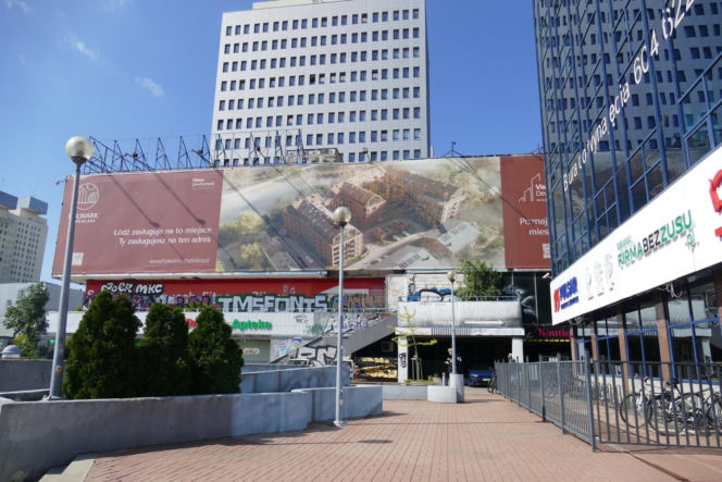 Jedną ręką podawał kwiaty, drugą zadźgał ukochaną. Daria zginęła na schodach szkoły