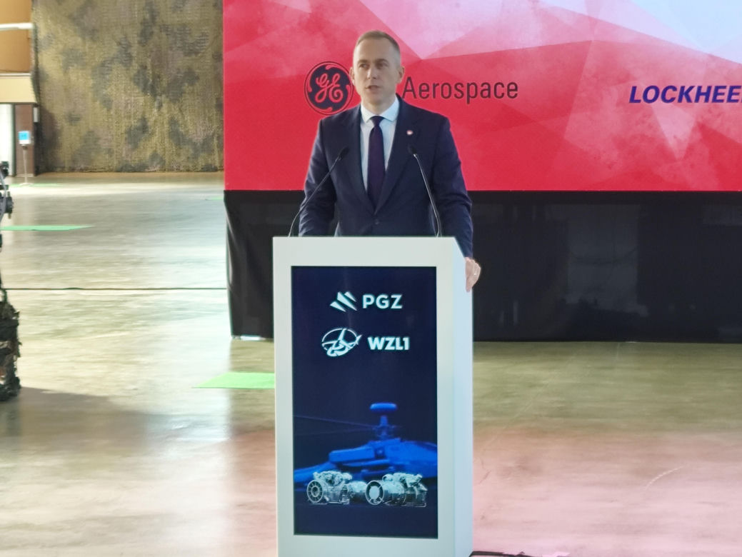 W Dęblinie powstaje hub do serwisowania śmigłowców Apache