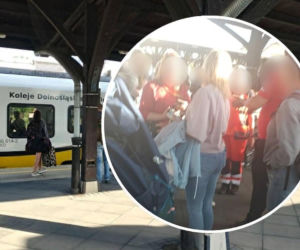 Straciła przytomność w pociągu. Pasażerowie usłyszeli: Nie ma wolnych karetek