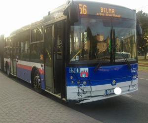 Poranny wypadek na rondzie Grunwaldzkim w Bydgoszczy [ZDJĘCIA]
