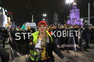 Marsze w całej Polsce! Kobiety żądają legalnej aborcji. „To nie jest koniec walki”
