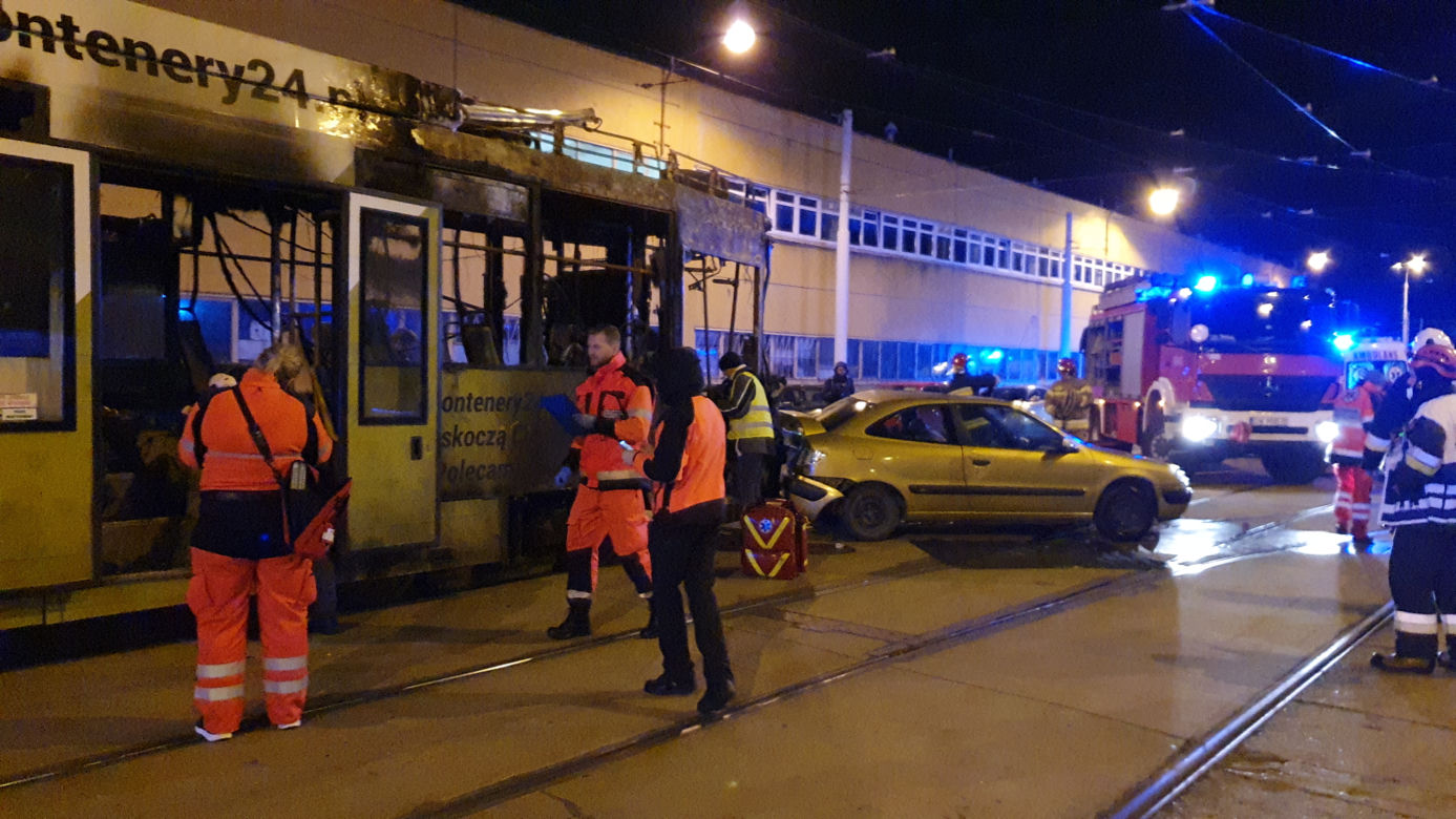 Tramwaj w płomieniach, 30 rannych, 16 zastępów... na szczęście to scenariusz szkolenia