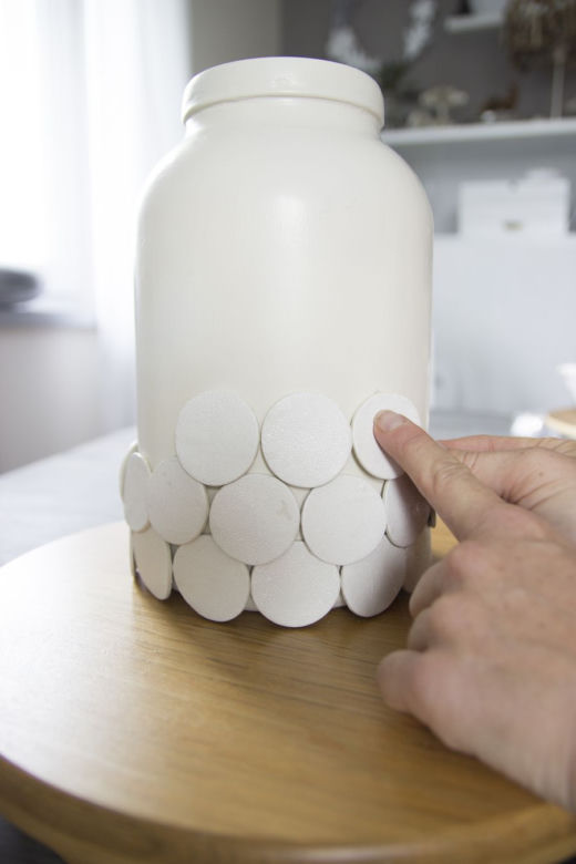 Wazon ceramiczny w stylu skandynawskim