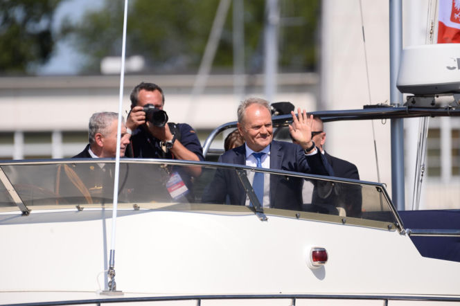 Święto Wojska Polskiego. Donald Tusk na jachcie w Gdyni.