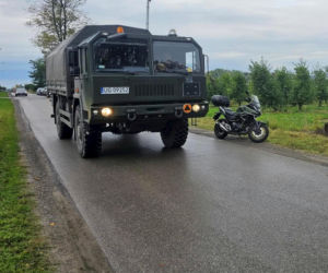 Pożar w bazie Starlink na Mazowszu. Minister mówi wprost o możliwym sabotażu, służby w akcji