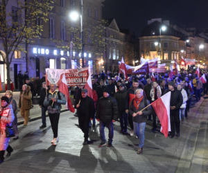 Marsz Pamięci PiS przeszedł ulicami Warszawy. To już 16 lat po katastrofie smoleńskiej
