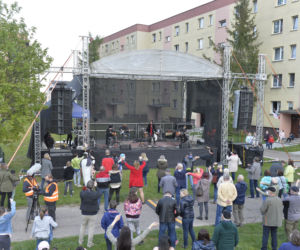 Koncert Kasi Kowalskiej w Ciachanowie. Zagrała w urodziny córki